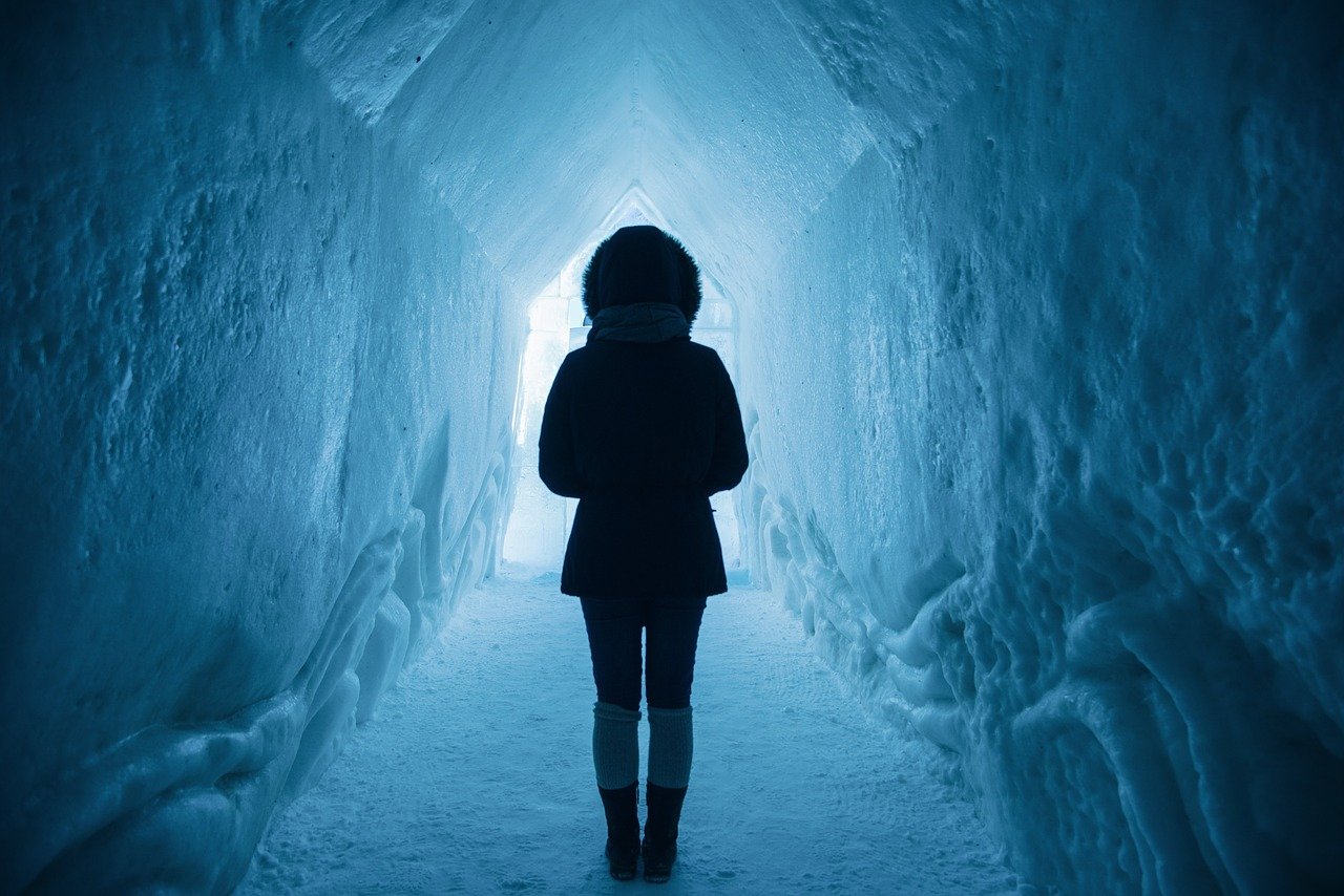 Imagen simbólica sobre silencio emocional, ghosting y ley del hielo